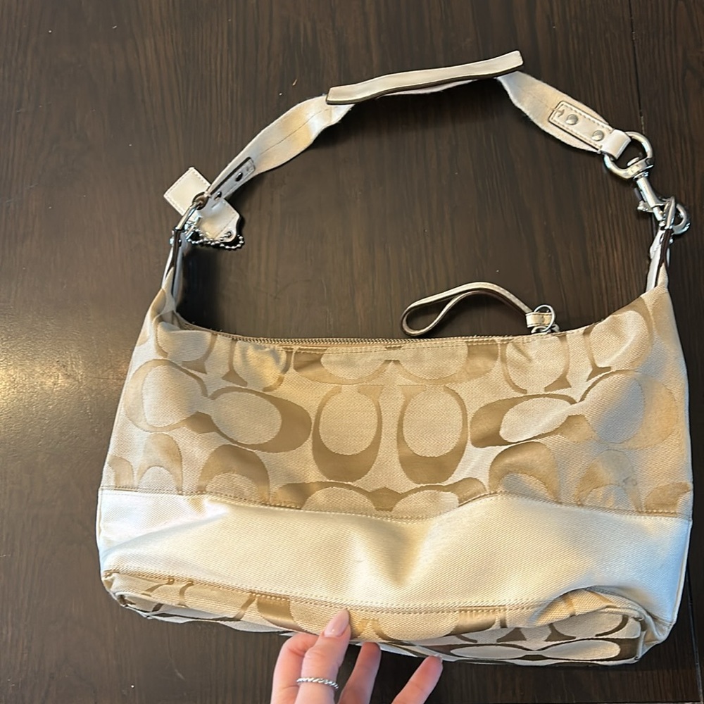 Tan and white coach bag - Picture 2 of 4